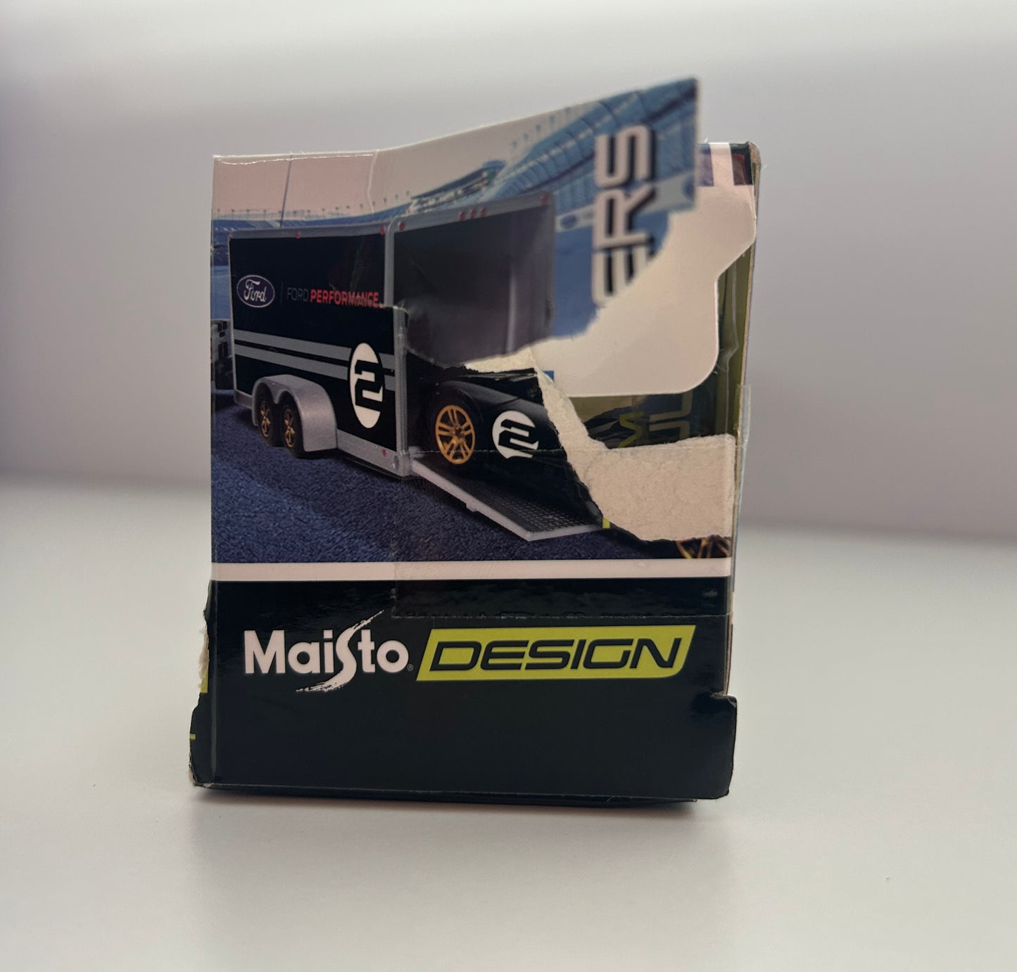 MAISTO Design - Team Haulers - 1993 Chevrolet 454 SS Pick-up / 1936 Chevy Pick-up